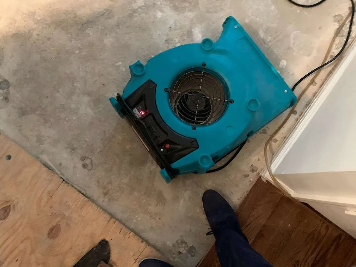 Air mover drying subfloor during Leak Detection & Repair in North Coventry